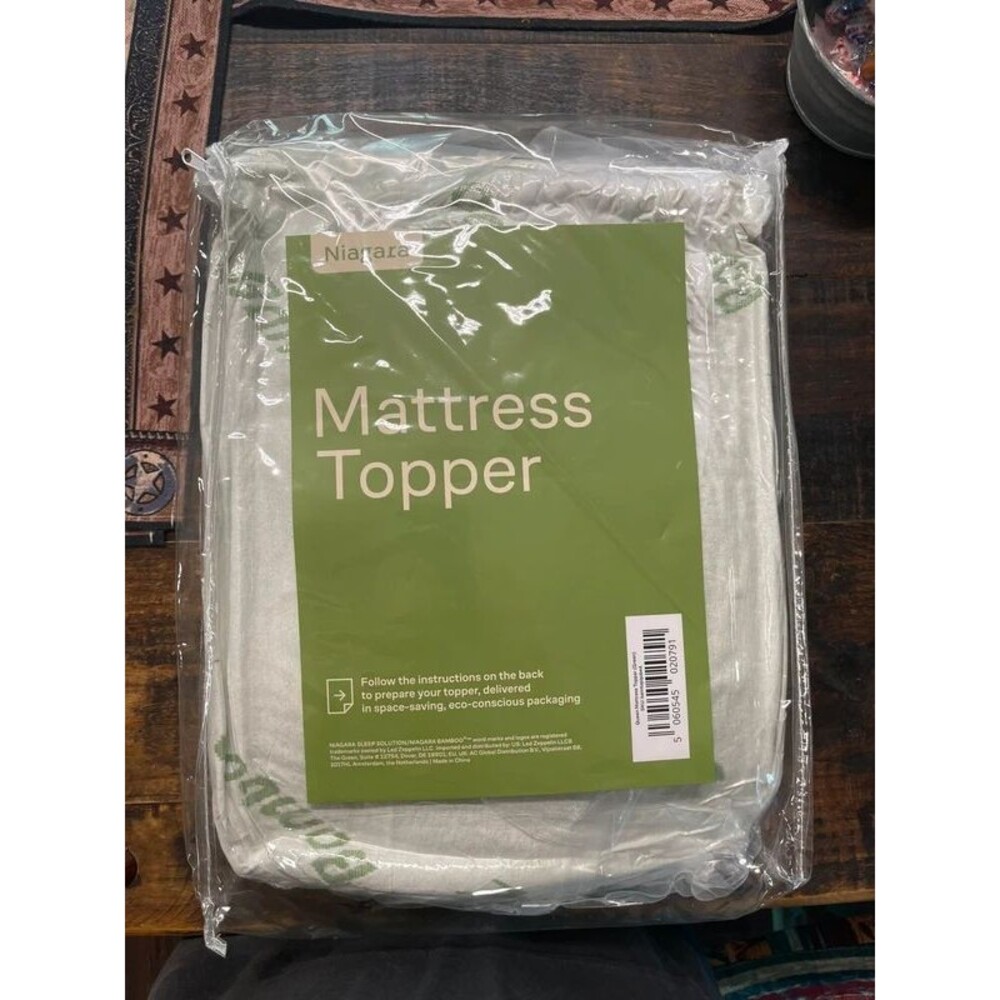 New in package Queen Size Niagara bamboo Mattress topper
